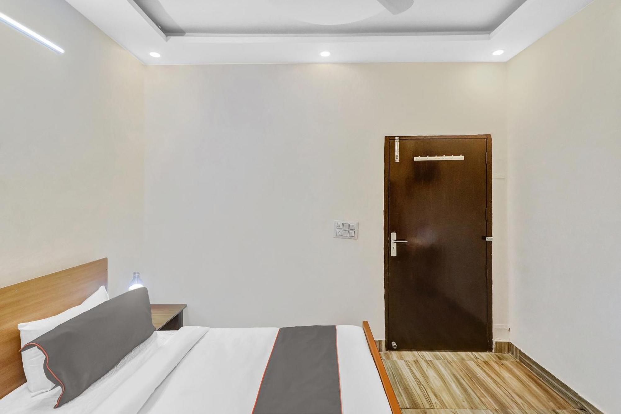 Super Capital O Moody Inn Delhi  Exterior photo